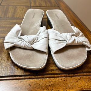 Easy Spirit Sandals.  White. Size 10-    3/20